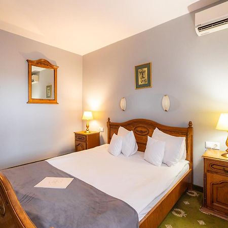 Hotel Brilliant Meses ซาเลา ภายนอก รูปภาพ