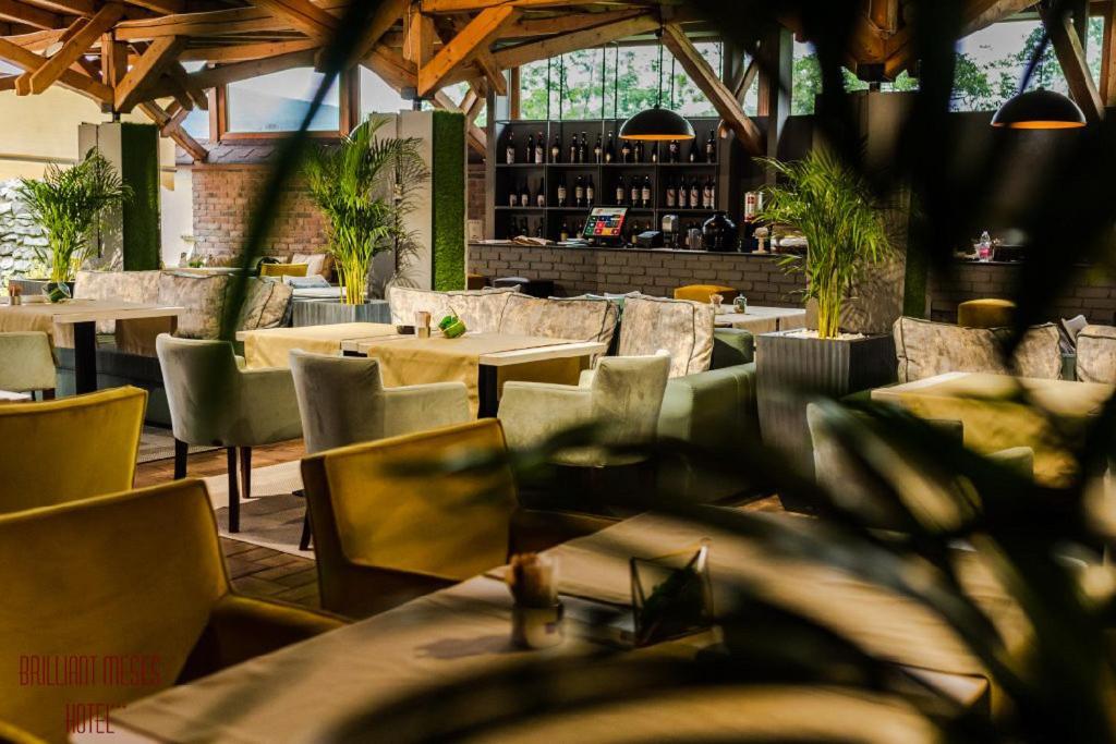 Hotel Brilliant Meses ซาเลา ภายนอก รูปภาพ