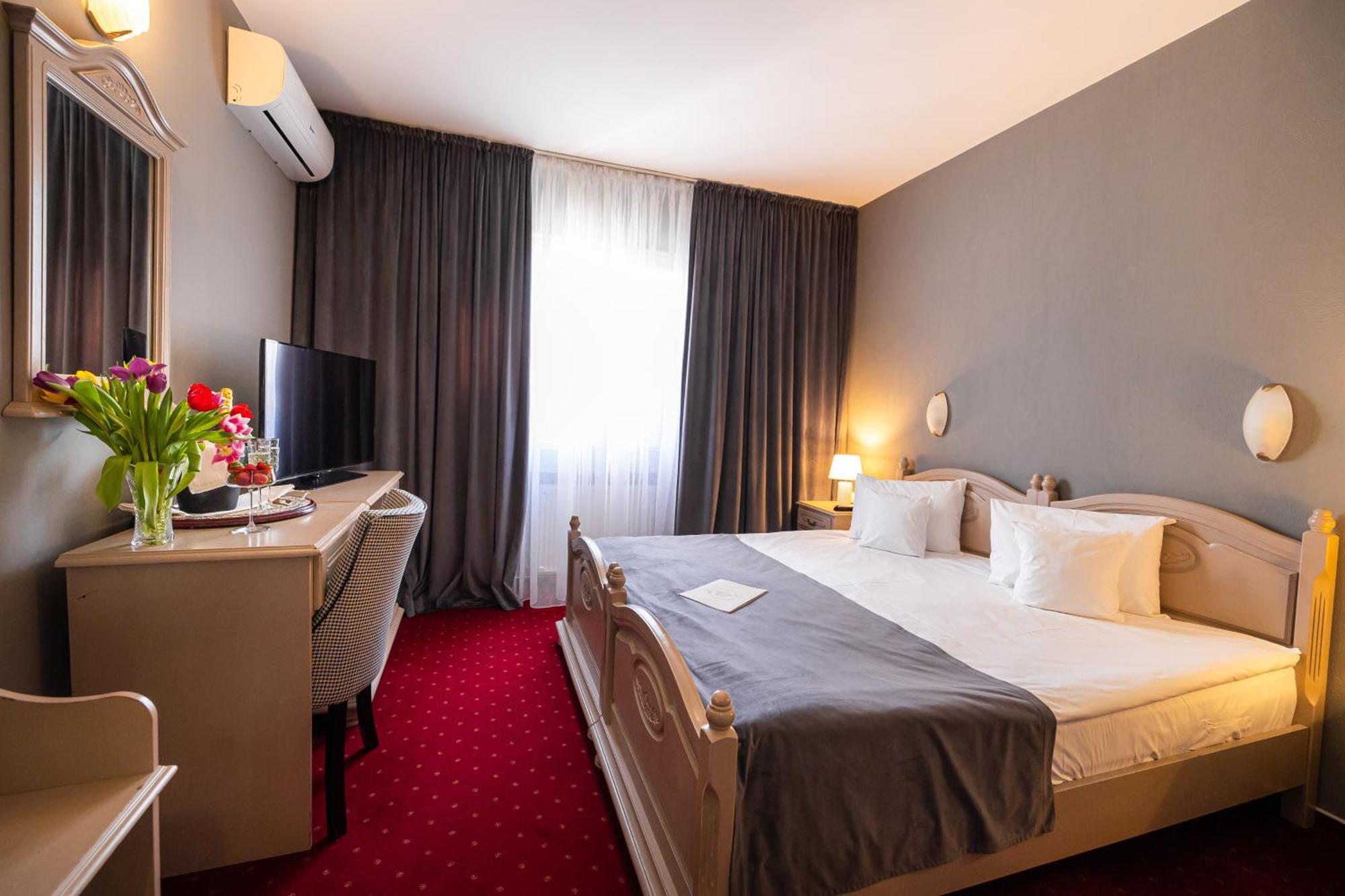 Hotel Brilliant Meses ซาเลา ภายนอก รูปภาพ