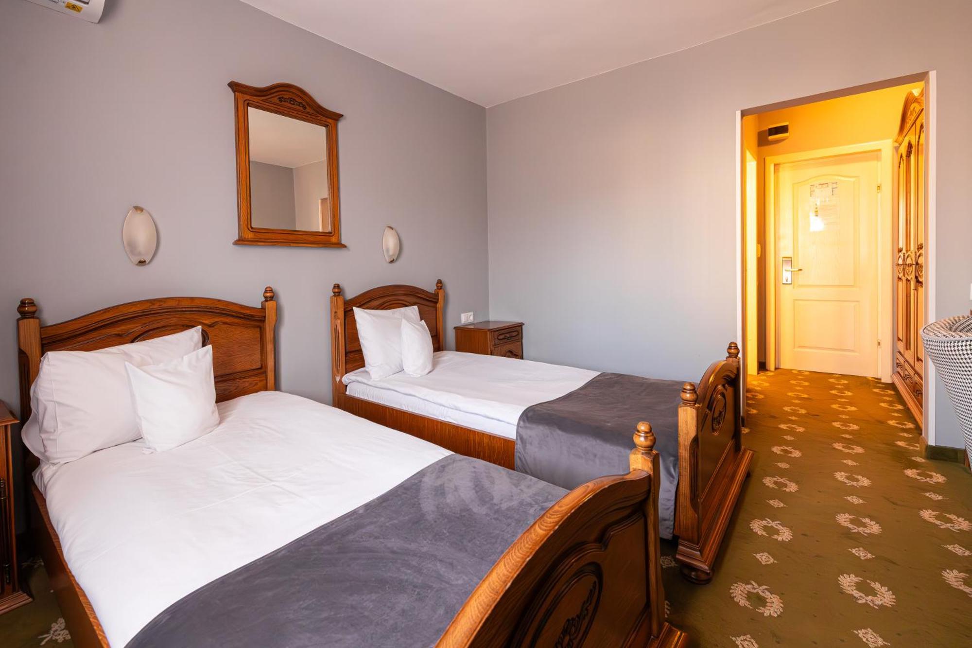 Hotel Brilliant Meses ซาเลา ภายนอก รูปภาพ