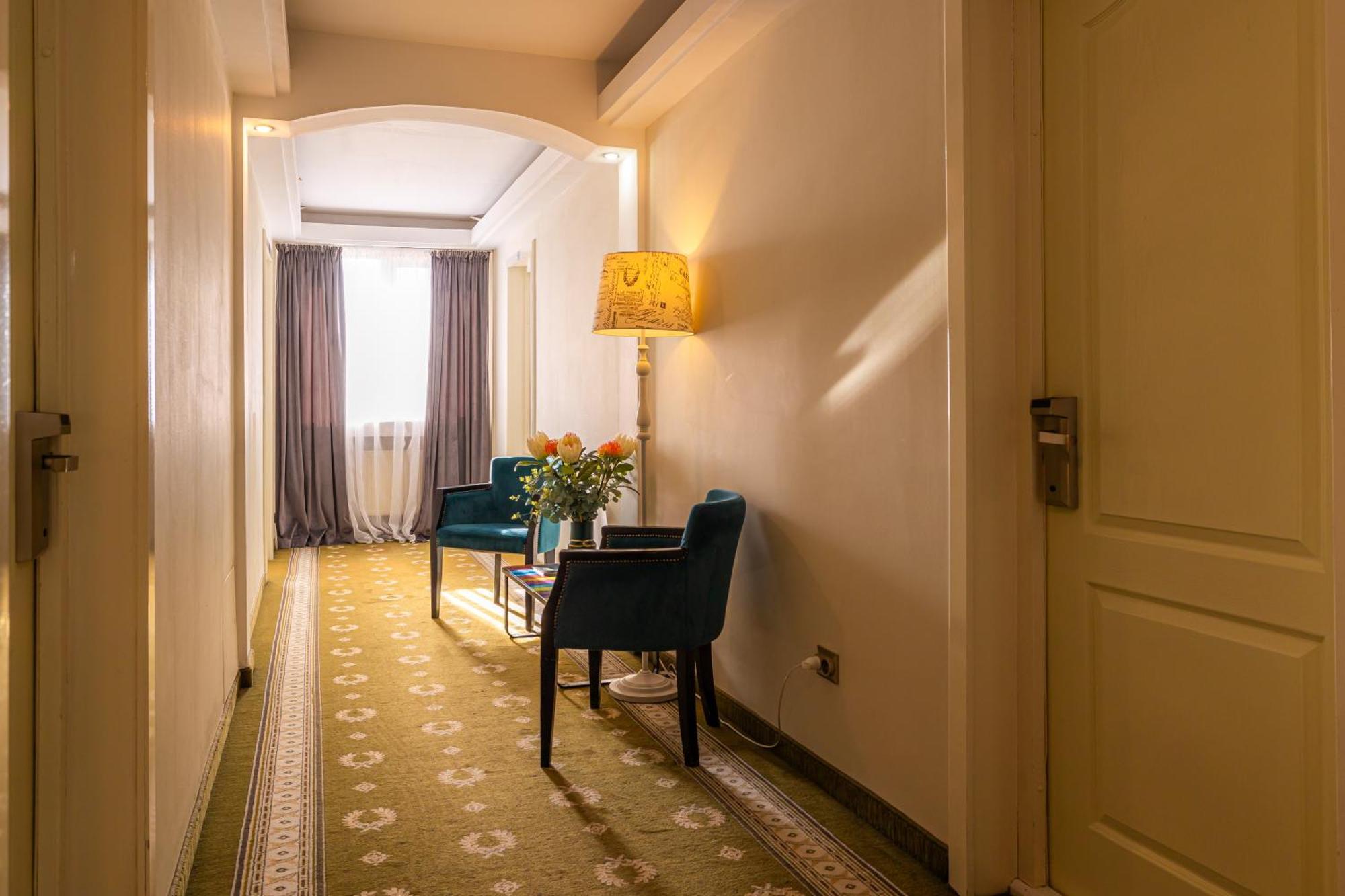 Hotel Brilliant Meses ซาเลา ภายนอก รูปภาพ