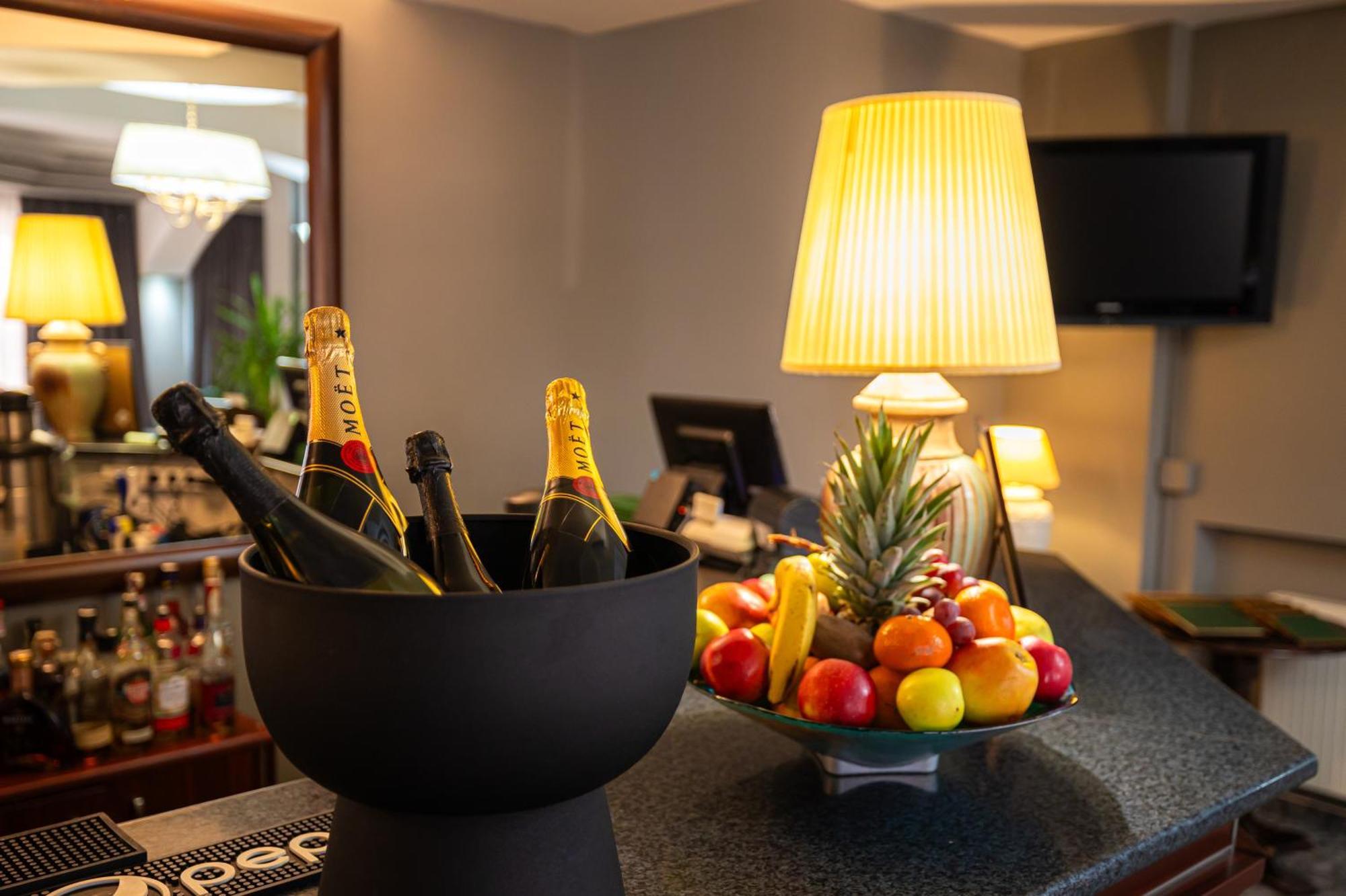 Hotel Brilliant Meses ซาเลา ภายนอก รูปภาพ
