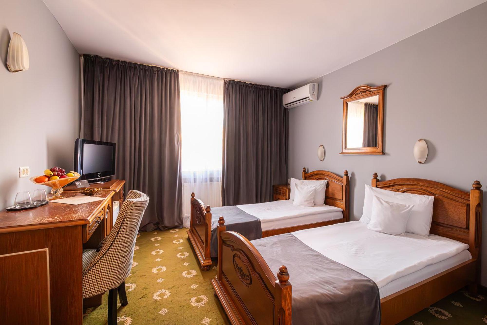 Hotel Brilliant Meses ซาเลา ภายนอก รูปภาพ