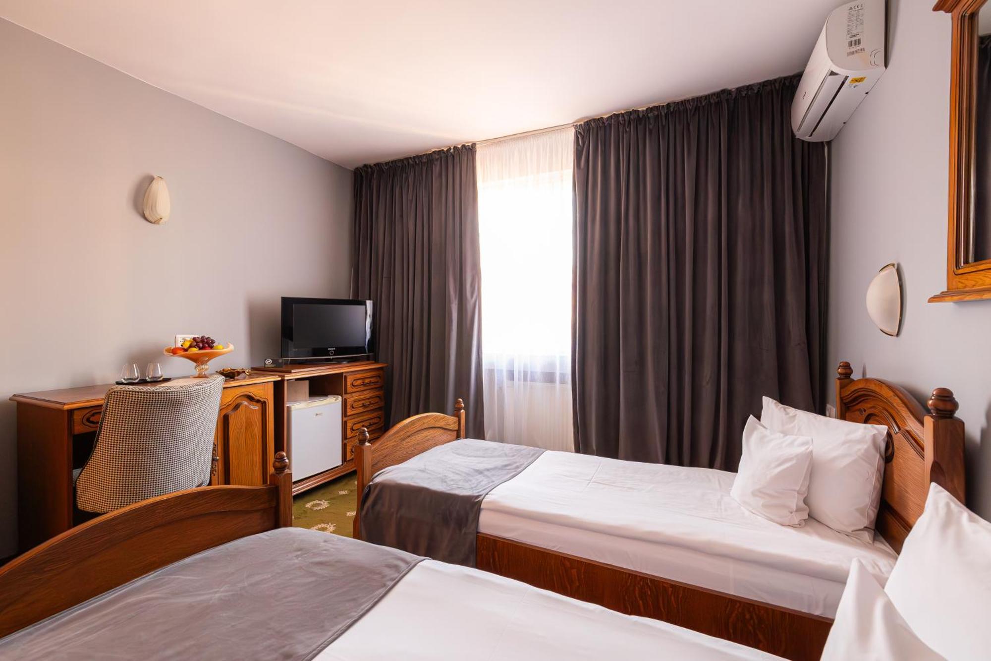 Hotel Brilliant Meses ซาเลา ภายนอก รูปภาพ