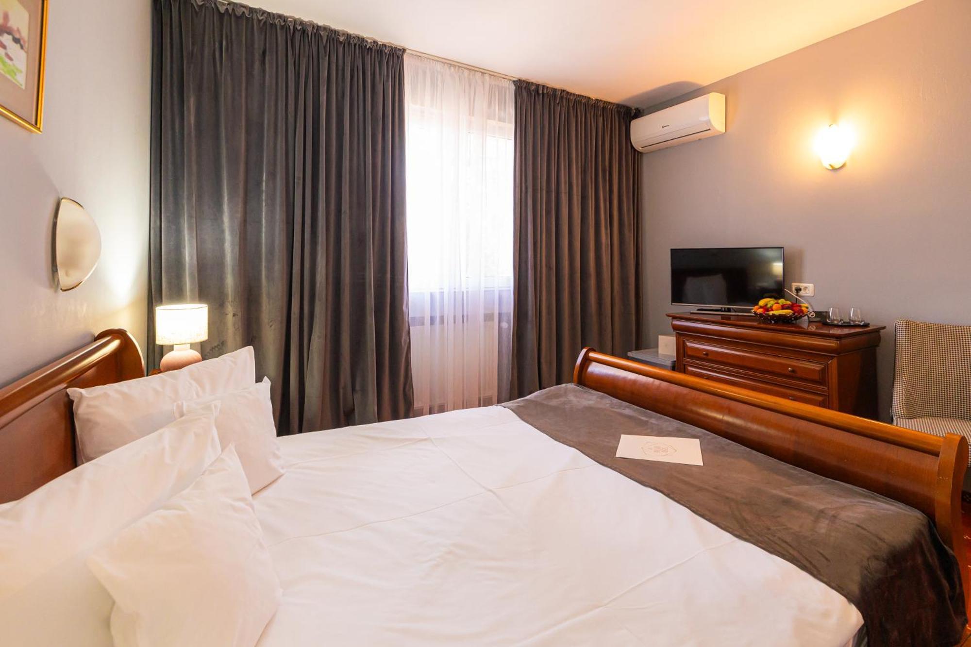Hotel Brilliant Meses ซาเลา ภายนอก รูปภาพ