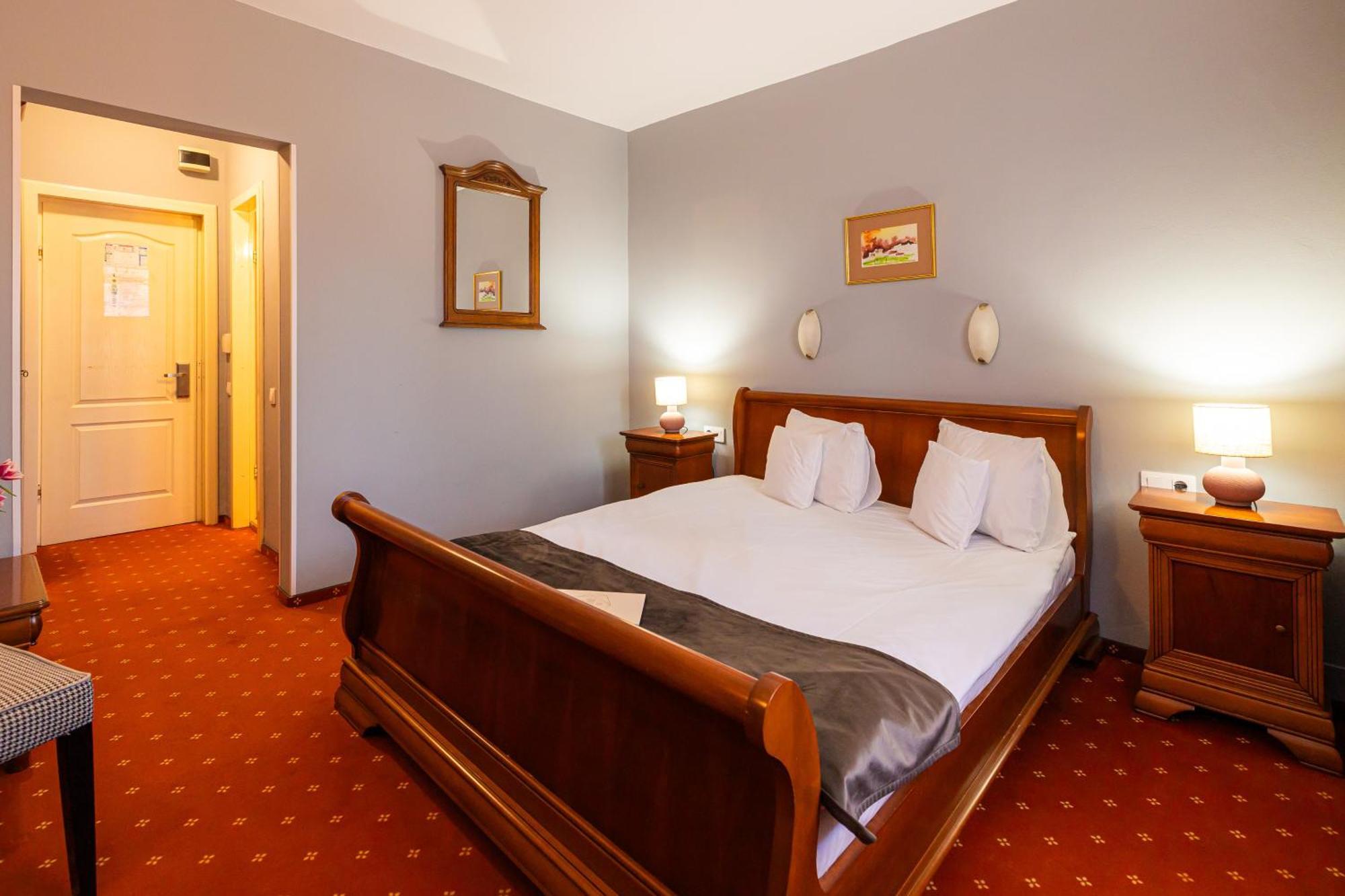 Hotel Brilliant Meses ซาเลา ภายนอก รูปภาพ